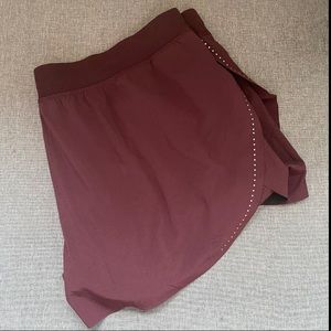 Lululemon Find your pace lined short burgundy size 14